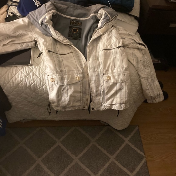 Empyre snowboarding jacket never worn and flawless. - Picture 7 of 16
